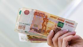 Как получить выплату работающим пенсионерам в Фаберлик