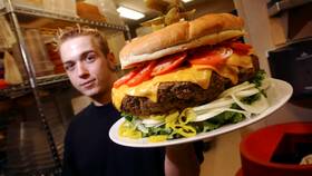 Сколько калорий в двойном чизбургере Burger King в Фаберлик
